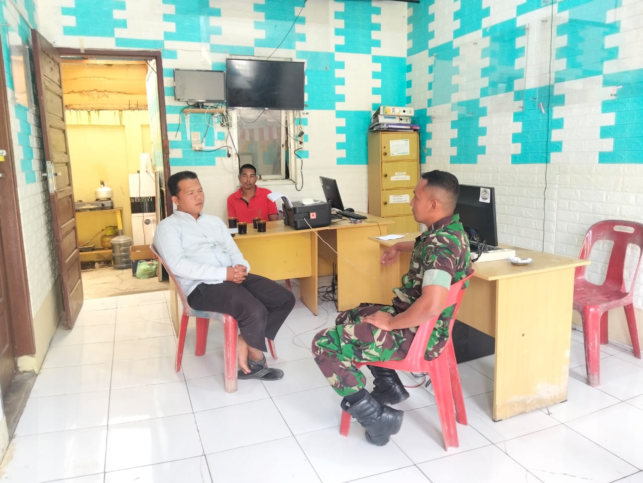 KOMSOS AKTIF BERSAMA PERANGKAT DESA, MENJADIKAN HUBUNGAN KERJA ANTARA BABINSA DAN APARAT DESA SEMAKIN SOLID